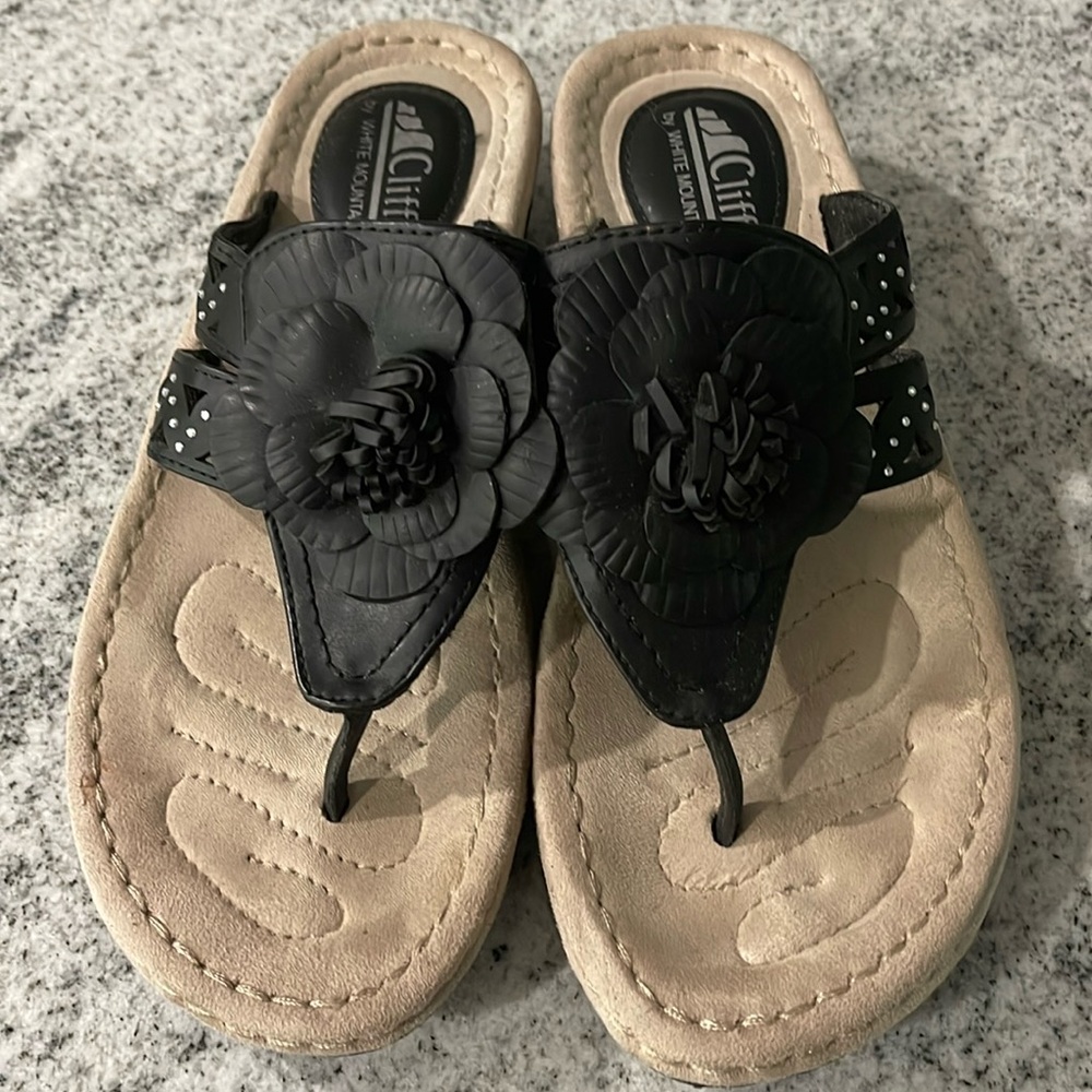 Cliffs by WHITE MOUNTAIN Black Floral Sandals